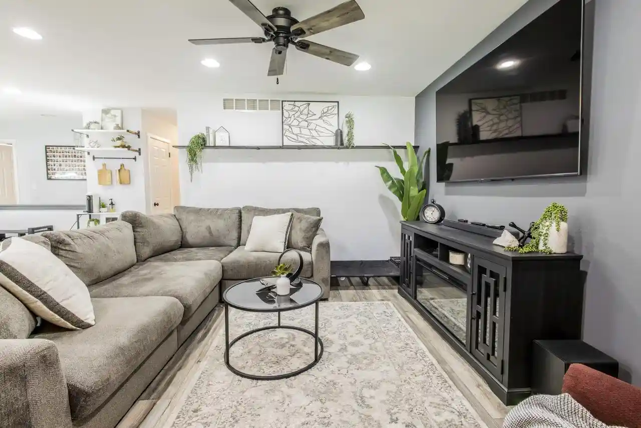 2nd image of 4355 S Honey Creek Dr Dr, Milwaukee, WI 53220 | MLS# 1975703