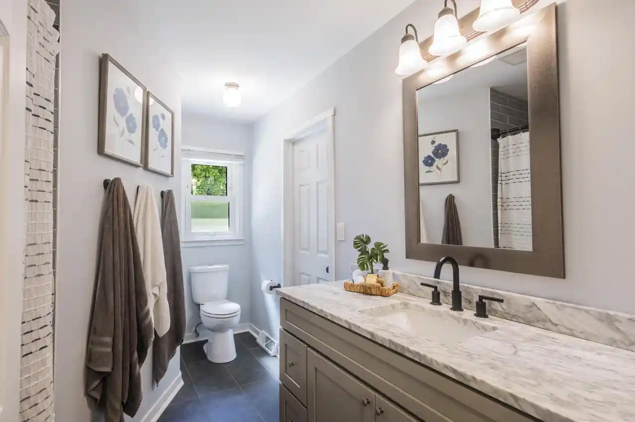 5th image of 4355 S Honey Creek Dr Dr, Milwaukee, WI 53220 | MLS# 1975703