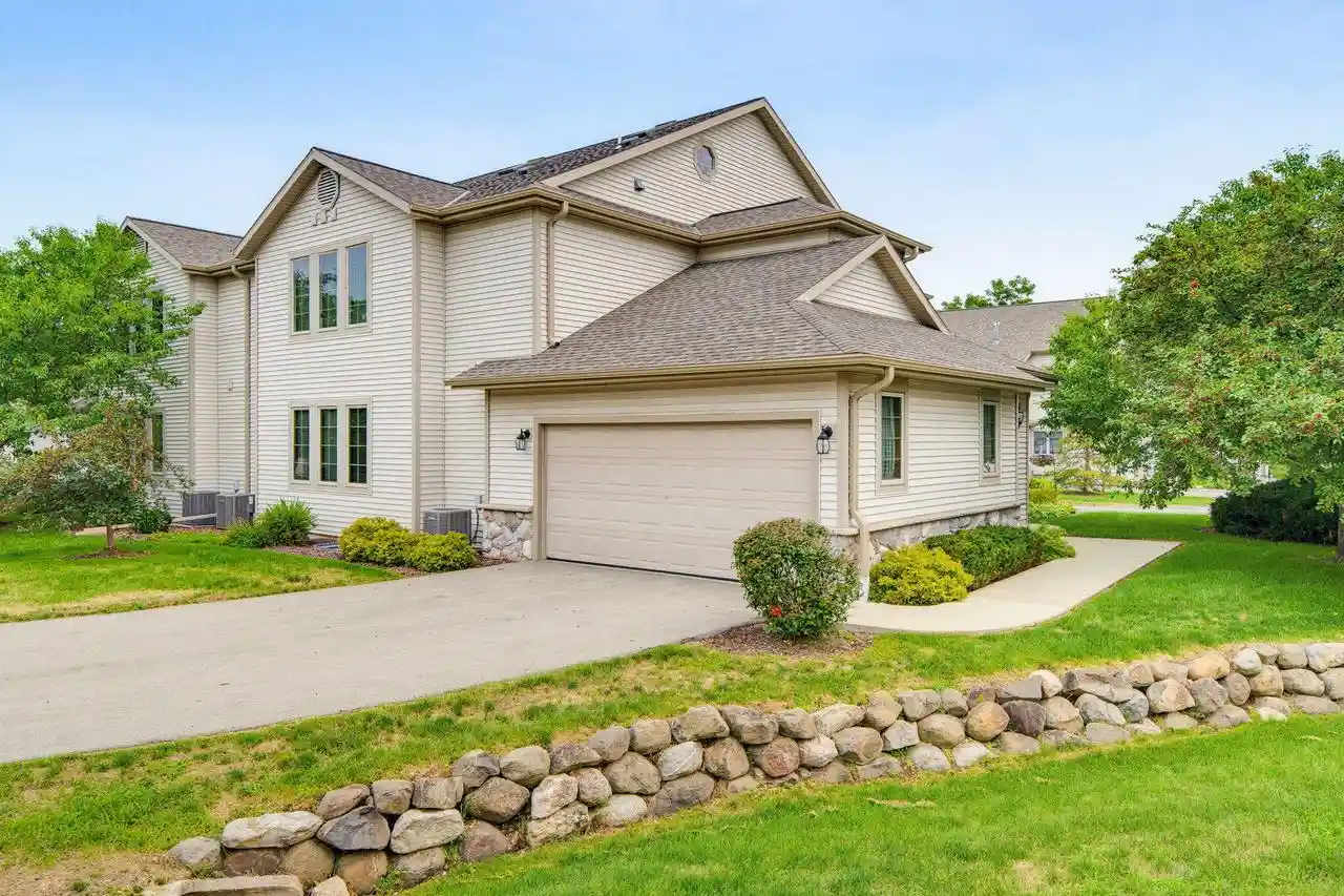 Photo 1 of Sale Pending at 2215 Circle Ridge Dr Dr #B, Delafield, WI 53018 | MLS# 1975699 | Listing updated on 2026-09-02