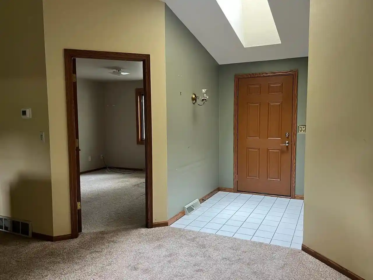 2nd image of 2151 Woodcrest Dr Dr, Green Bay, WI 54304 | MLS# 50330808
