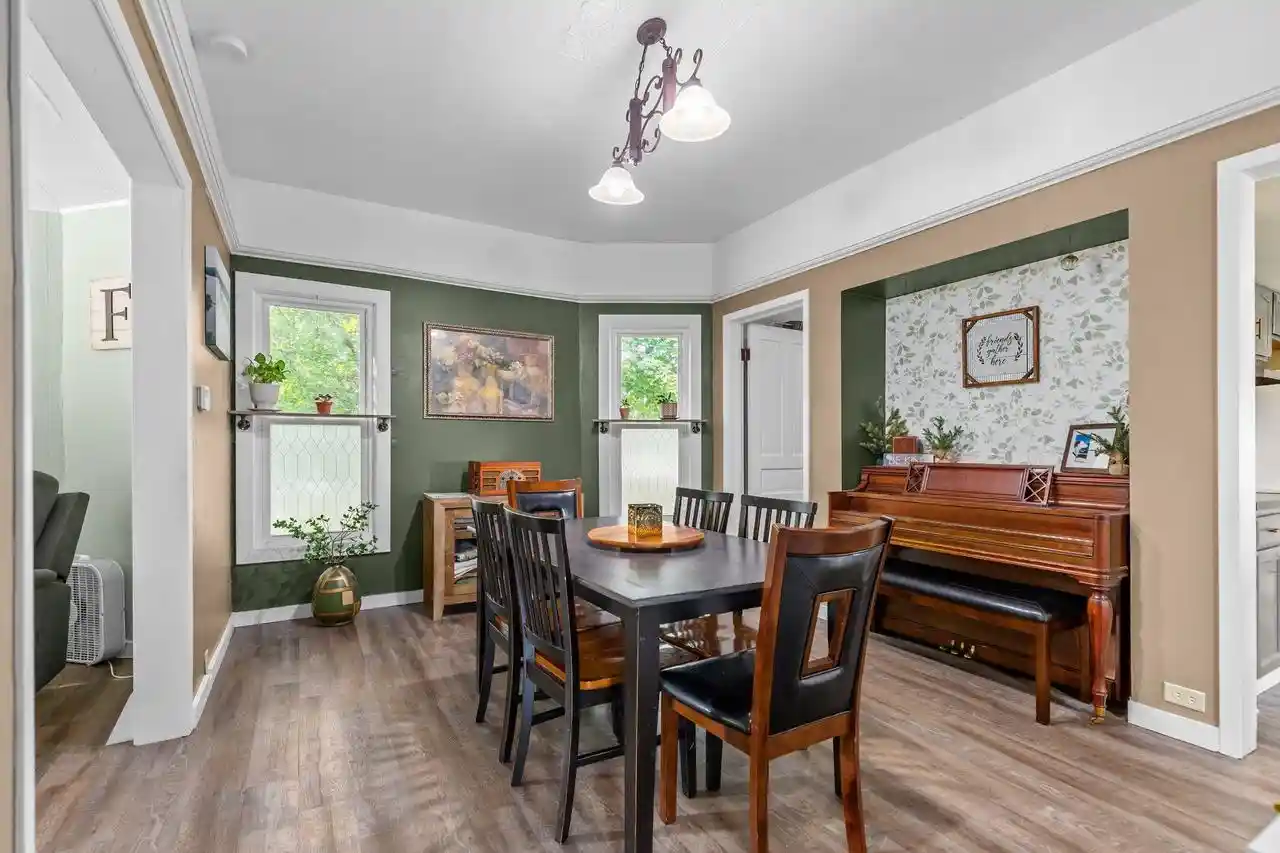 2nd image of 833 Jefferson Street Street, Oshkosh, WI 54901 | MLS# 50330821