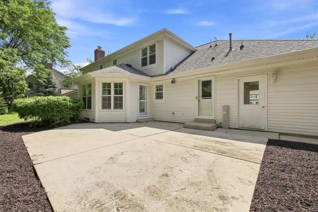 2nd image of 4228 W Tumblecreek Dr Dr, Franklin, WI 53132 | MLS# 1975705