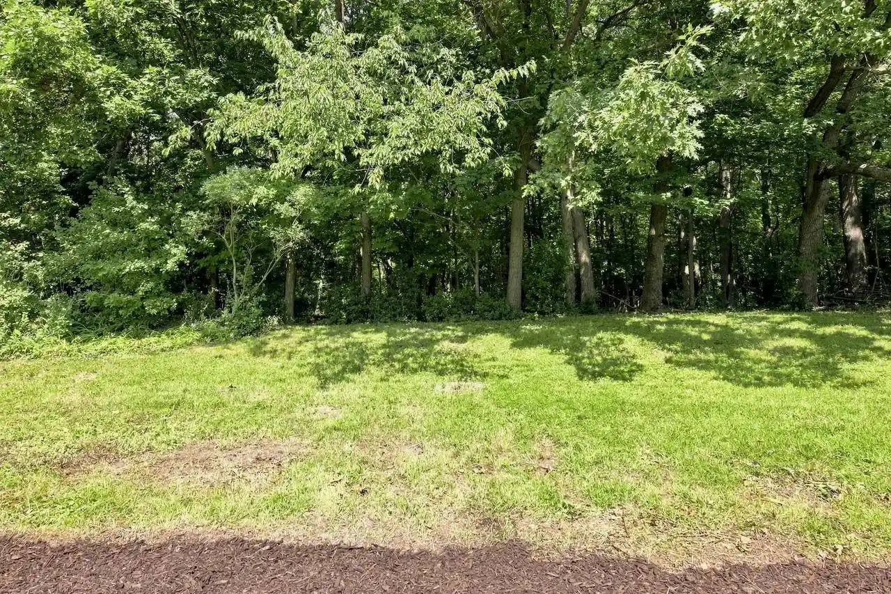 3rd image of 4228 W Tumblecreek Dr Dr, Franklin, WI 53132 | MLS# 1975705