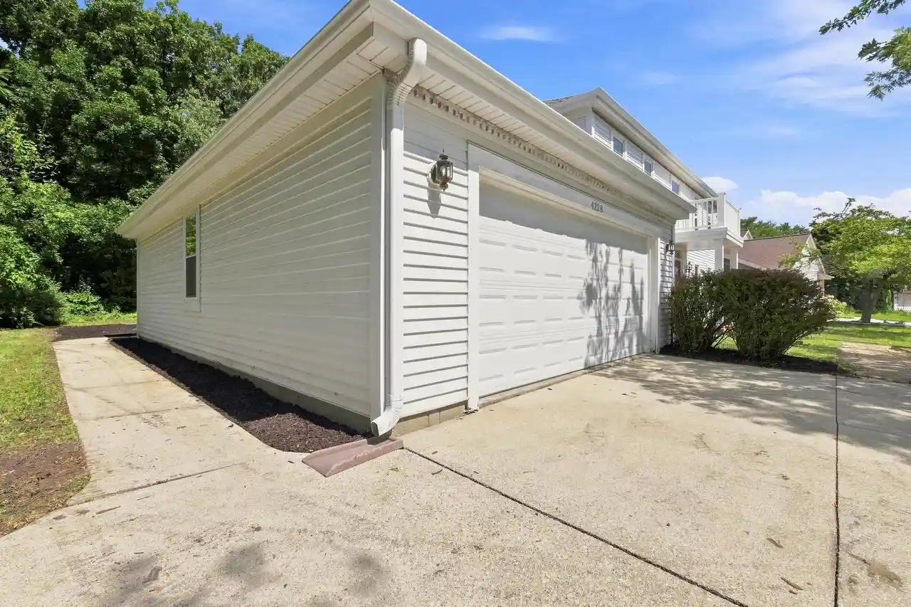 5th image of 4228 W Tumblecreek Dr Dr, Franklin, WI 53132 | MLS# 1975705