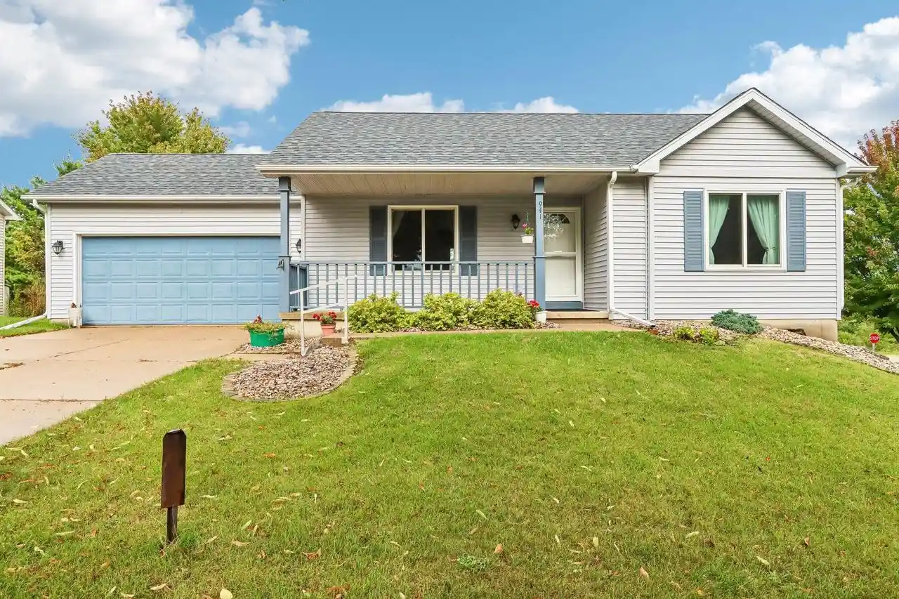 Photo 1 of Single family home for sale at 941 Vista Ridge Dr, Mount Horeb, WI 53572 | MLS# 2030237 | Listing updated on 2026-10-07