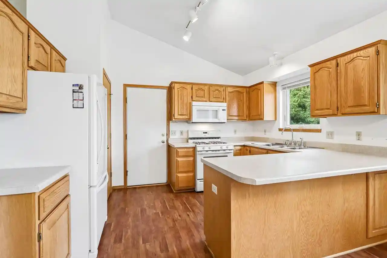 Photo 3 of Single family home for sale at 941 Vista Ridge Dr, Mount Horeb, WI 53572 | MLS# 2030237 | Listing updated on 2026-10-07