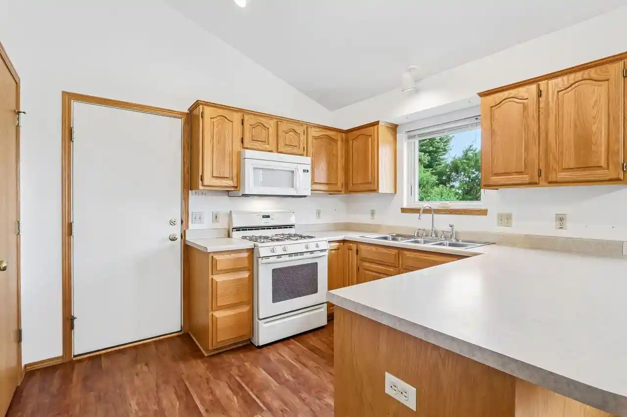 Photo 3 of Single family home for sale at 941 Vista Ridge Dr, Mount Horeb, WI 53572 | MLS# 2030237 | Listing updated on 2026-10-07