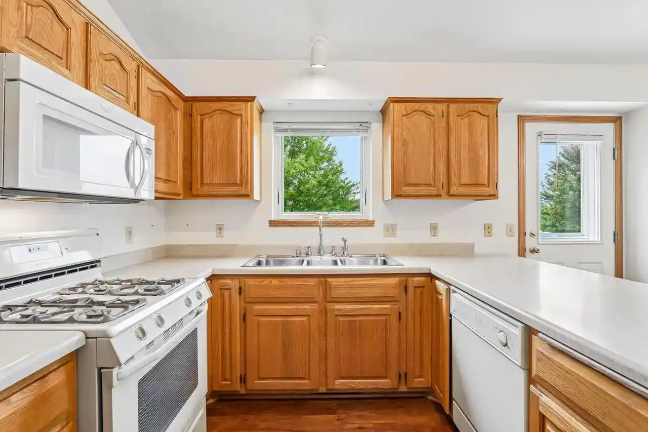 Photo 4 of Single family home for sale at 941 Vista Ridge Dr, Mount Horeb, WI 53572 | MLS# 2030237 | Listing updated on 2026-10-07
