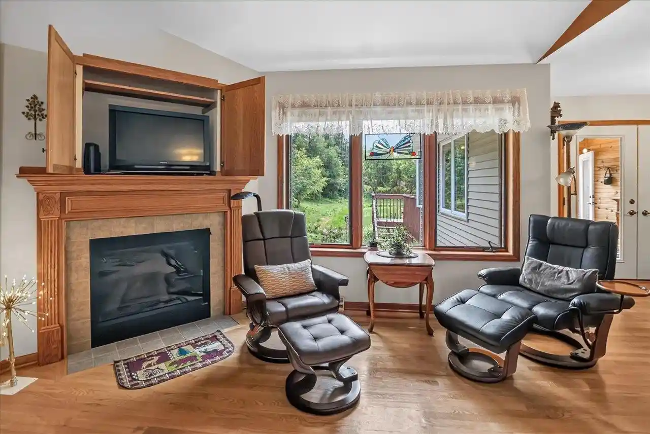 Photo 3 of Single family home for sale at 5707 Osborn Dr Dr, Mcfarland, WI 53558 | MLS# 2030240 | Listing updated on 2026-08-22