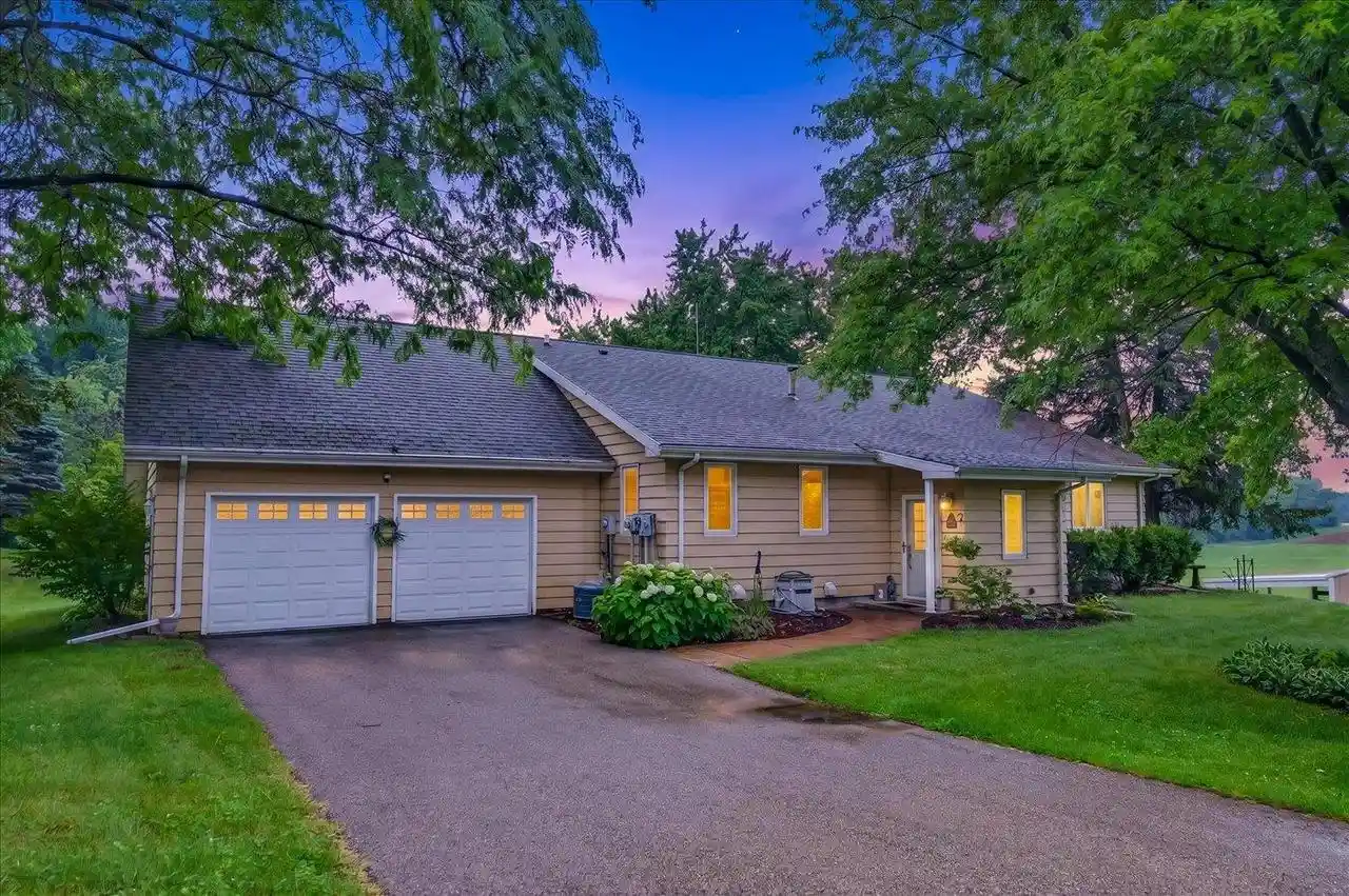 Photo 1 of Single family home for sale at 541 Union Rd, Brooklyn, WI 53521 | MLS# 2030248 | Listing updated on 2026-09-27