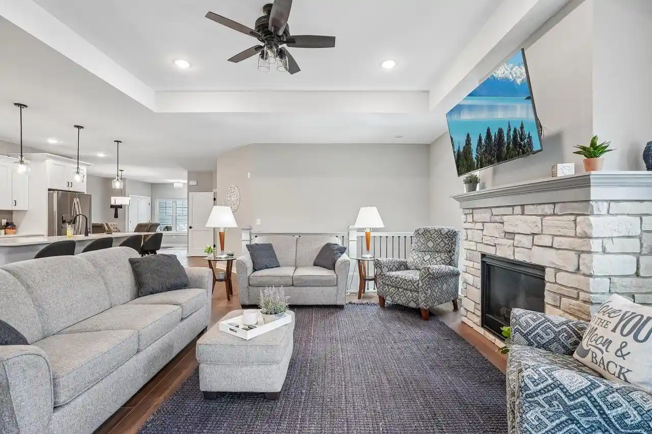 Listing Photo 4 - Condo for sale in building located at 4050 S 124th St St, Greenfield, WI 53228 - Unit #201