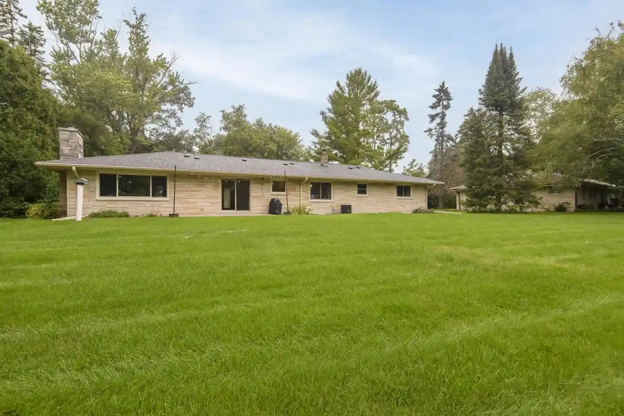 Photo 3 of Single family home for sale at 7420 N Longview Avenue Avenue, Glendale, WI 53209 | MLS# 1975723 | Listing updated on 2026-08-21