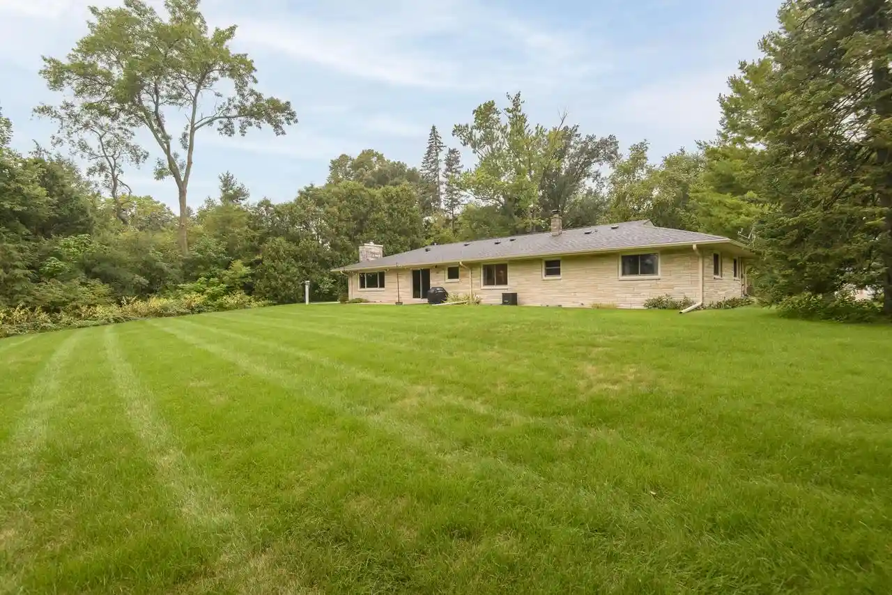 Photo 4 of Single family home for sale at 7420 N Longview Avenue Avenue, Glendale, WI 53209 | MLS# 1975723 | Listing updated on 2026-08-21