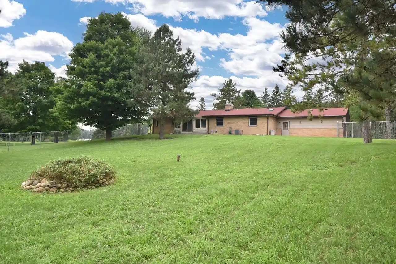 5th image of W326S3530 Mesa Trail Trail, Dousman, WI 53118 | MLS# 1975726