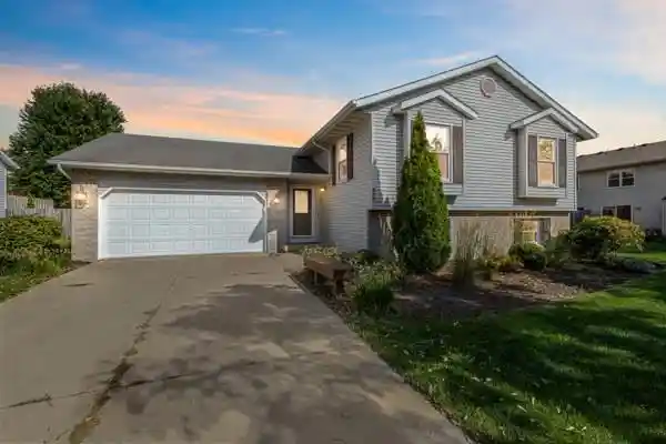 Photo 1 of Single family home for sale at 829 Edgemore Dr, Sun Prairie, WI 53590 | MLS# 2030252 | Listing updated on 2026-09-17
