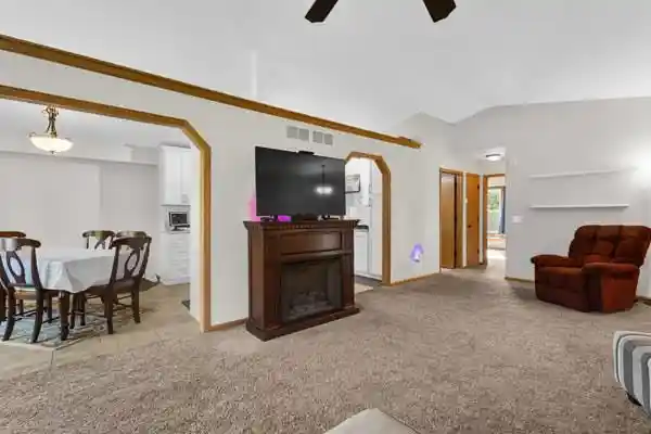 Photo 3 of Single family home for sale at 829 Edgemore Dr, Sun Prairie, WI 53590 | MLS# 2030252 | Listing updated on 2026-09-19