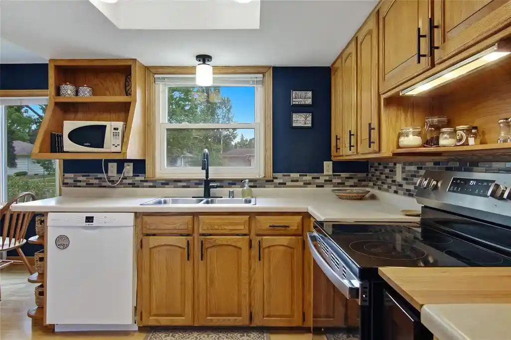 2nd image of 230 W Grant Avenue Avenue, Eau Claire, WI 54701 | MLS# 1604055