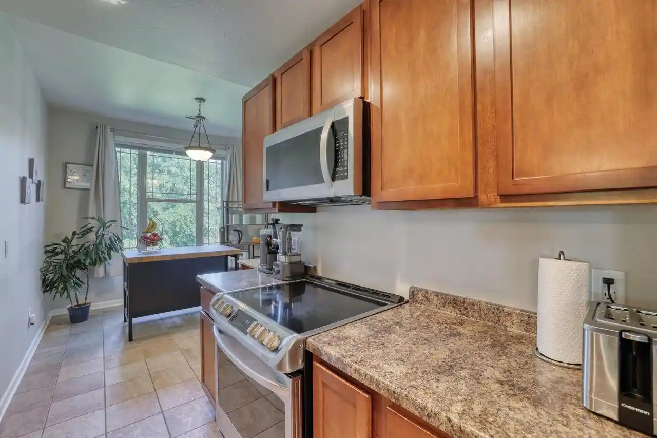 4th image of 8667 S Deerwood Lane Lane, Franklin, WI 53132 | MLS# 1975740