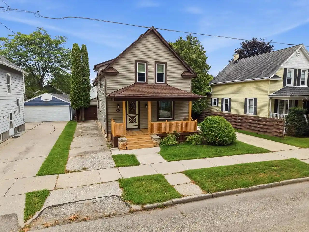 1st image of 851 N 10th Street Street, Manitowoc, WI 54220 | MLS# 1975747