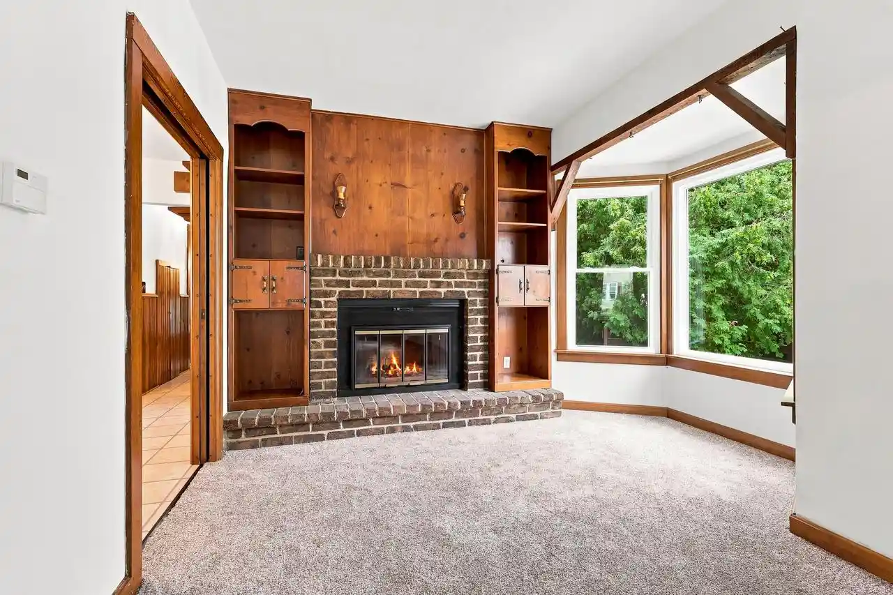 2nd image of 851 N 10th Street Street, Manitowoc, WI 54220 | MLS# 1975747