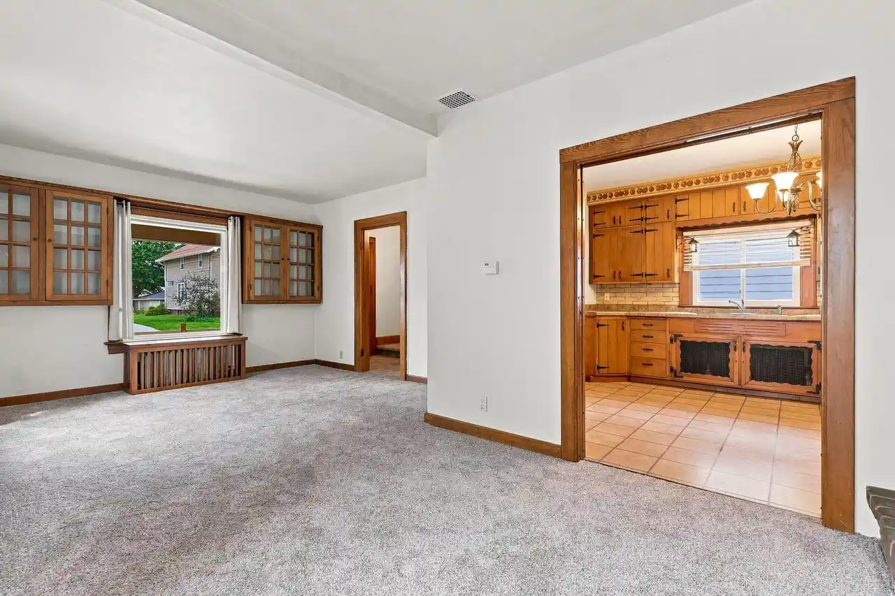 3rd image of 851 N 10Th Street Street, Manitowoc, WI 54220 | MLS# 1975747