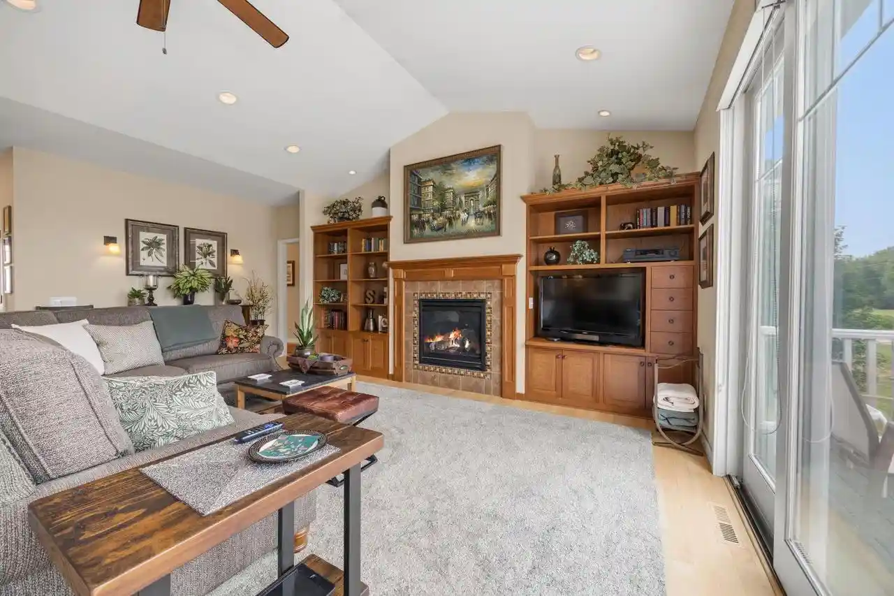 3rd image of 818 Bluebird Pass Pass, Cambridge, WI 53523 | MLS# 2030262