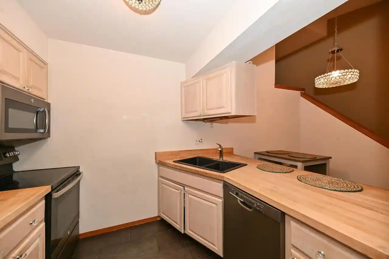 5th image of 4015 S 84Th Street Street #8, Milwaukee, WI 53228 | MLS# 1975752