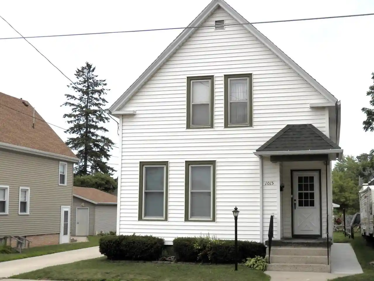 1st image of 1015 S 18 Street Street, Manitowoc, WI 54220 | MLS# 1975759