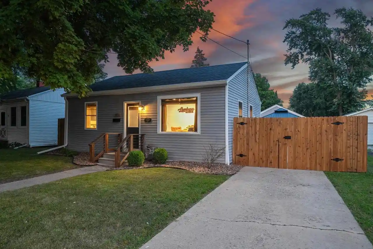 1st image of 1831 14th Avenue Avenue, Green Bay, WI 54304 | MLS# 50330841