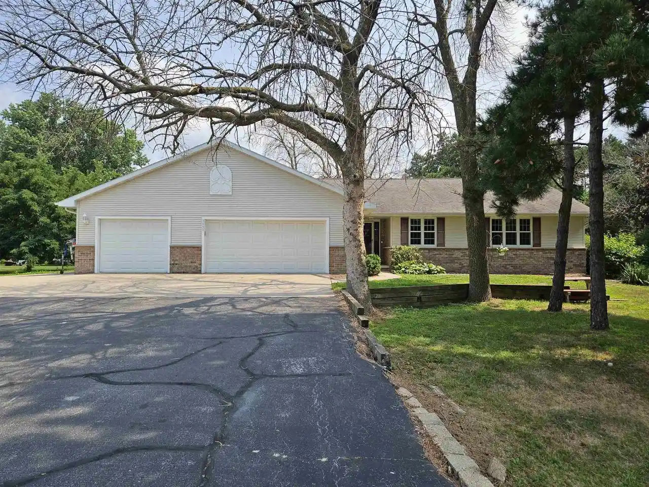 1st image of 3830 Nicolet Dr Dr, Green Bay, WI 54311 | MLS# 50330814