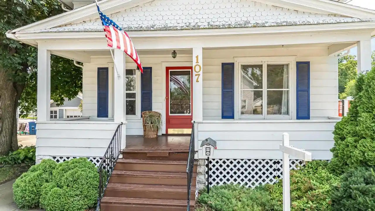 1st image of 107 W 16th Avenue Avenue, Oshkosh, WI 54902 | MLS# 50330850