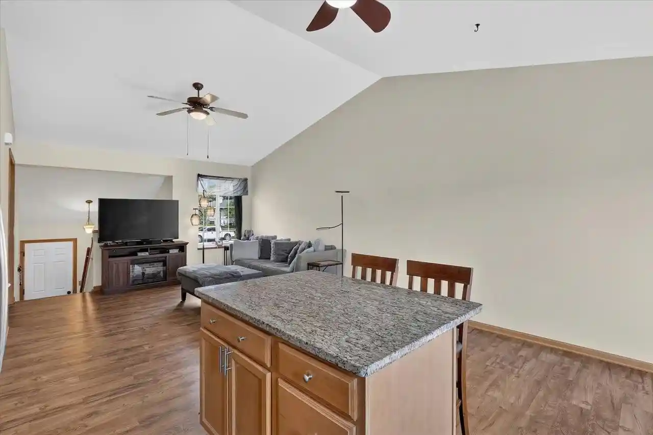 4th image of 1201 Winston Dr Dr, Edgerton, WI 53534 | MLS# 2030282