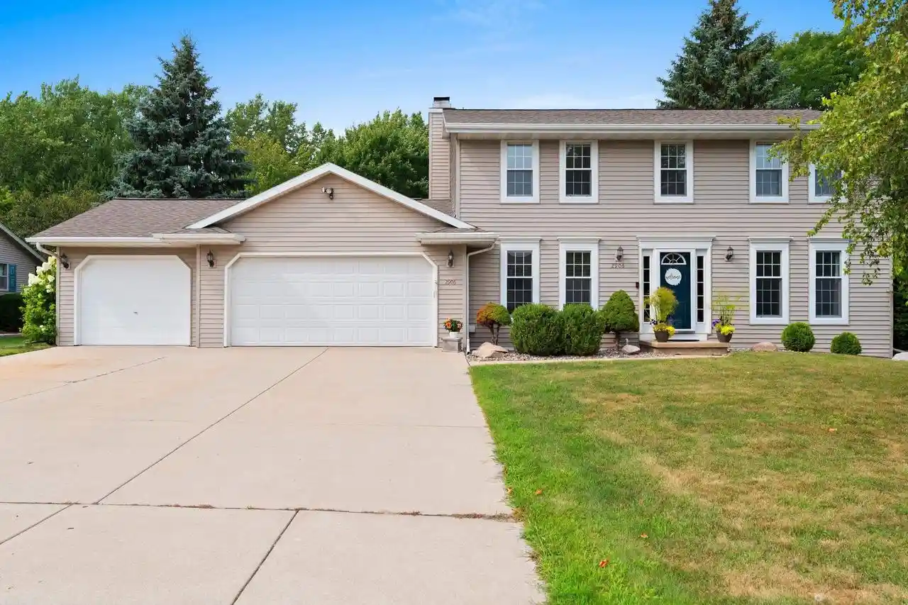 Photo 1 of Single family home for sale at 2906 Sunray Lane Lane, Green Bay, WI 54313 | MLS# 50330857 | Listing updated on 2026-08-16