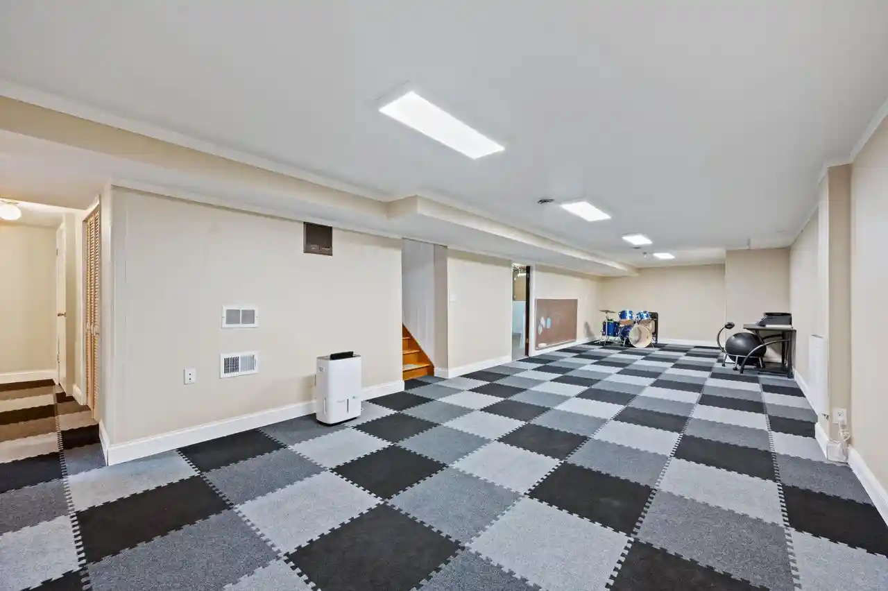 Photo 4 of Single family home for sale at 501 W Bayfield Avenue Avenue, Glendale, WI 53217 | MLS# 1975788 | Listing updated on 2026-09-15