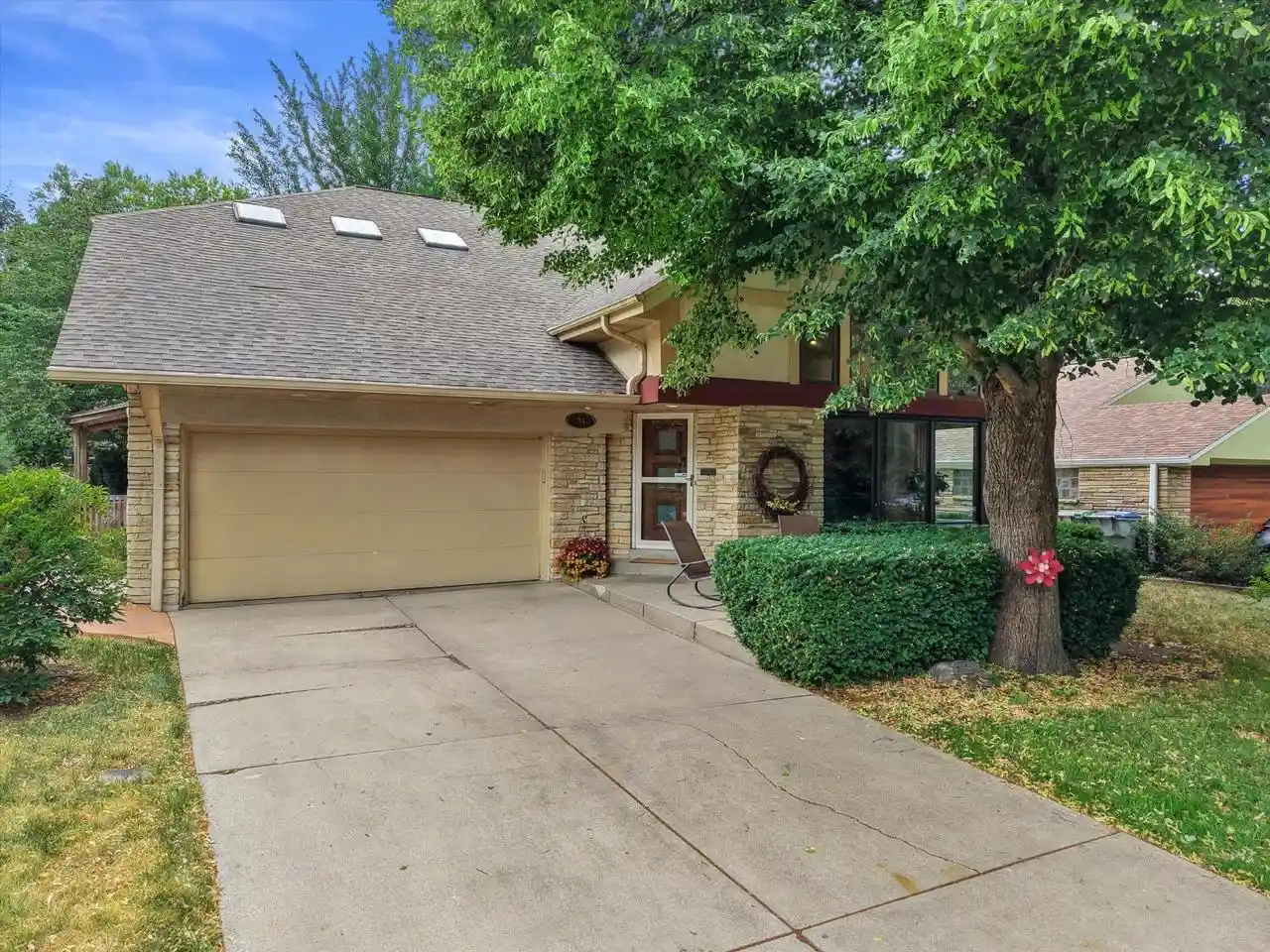 Photo 1 of Sale Pending at 4947 W Jackson Park Dr Dr, Milwaukee, WI 53219 | MLS# 1975798 | Listing updated on 2026-08-24