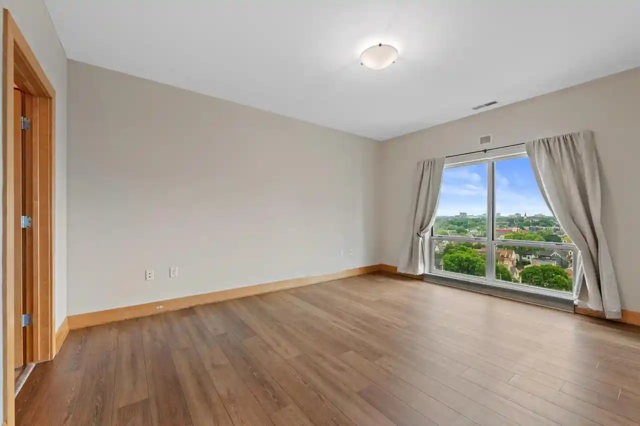 3rd image of 1550 E Royall Pl Pl #1112, Milwaukee, WI 53202 | MLS# 1975808