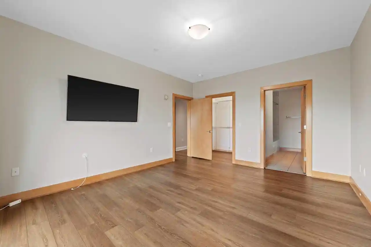 4th image of 1550 E Royall Pl Pl #1112, Milwaukee, WI 53202 | MLS# 1975808