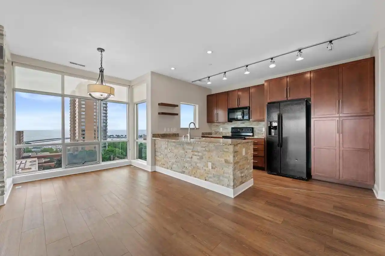 2nd image of 1550 E Royall Pl Pl, Milwaukee, WI 53202