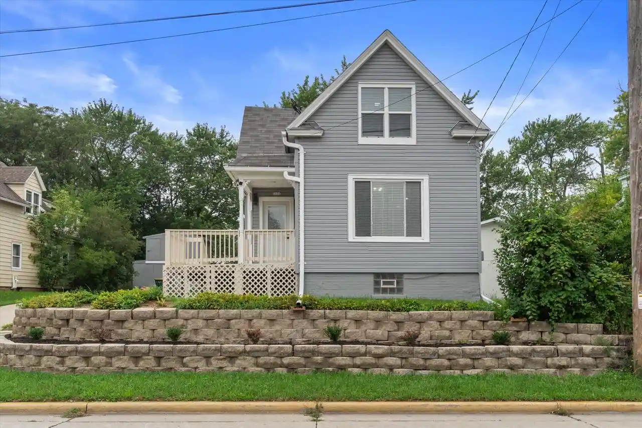 1st image of 7131 S Pennsylvania Avenue Avenue, Oak Creek, WI 53154 | MLS# 1975810