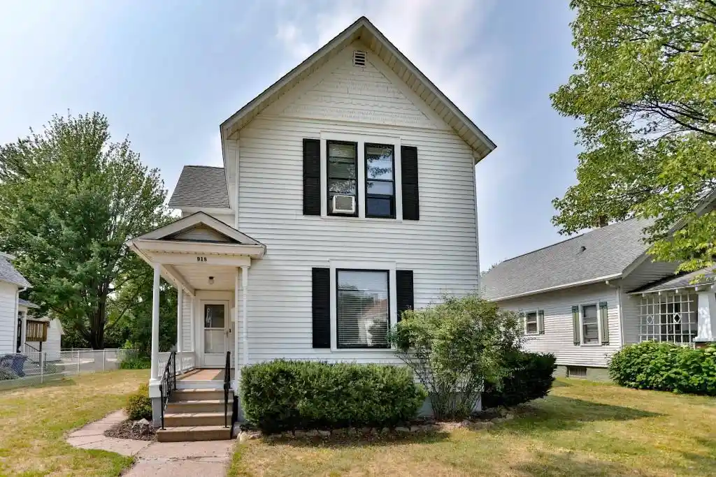 1st image of 918 S 4th Avenue Avenue, Wausau, WI 54401 | MLS# 22603890