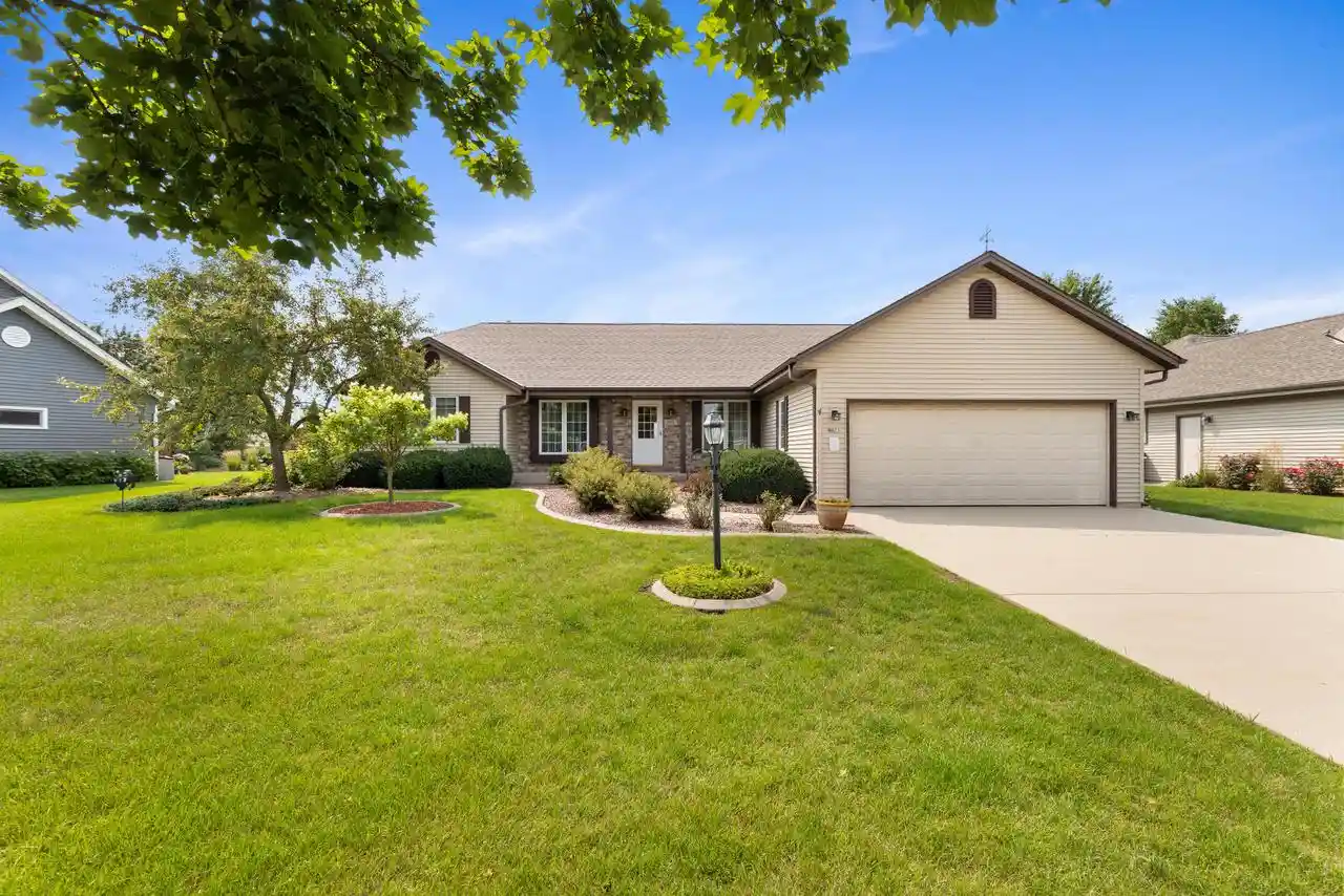 1st image of 6871 S Dory Dr Dr, Franklin, WI 53132 | MLS# 1975823