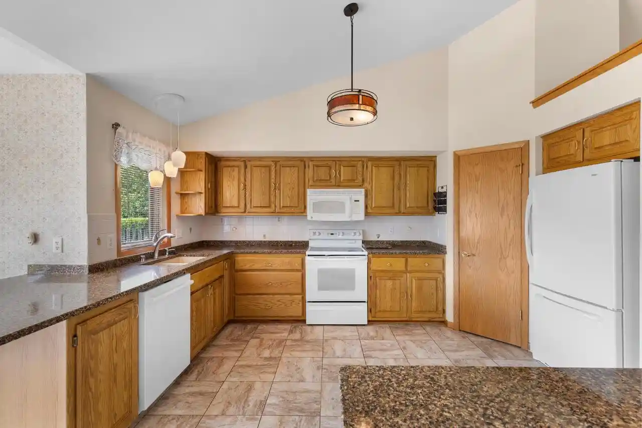 39th image of 6871 S Dory Dr Dr, Franklin, WI 53132 | MLS# 1975823