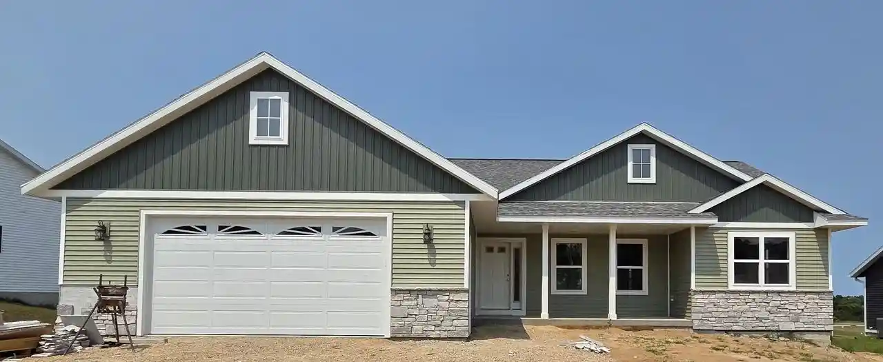 1st image of 433 Gunderson Dr Dr, Portage, WI 53901 | MLS# 2030307