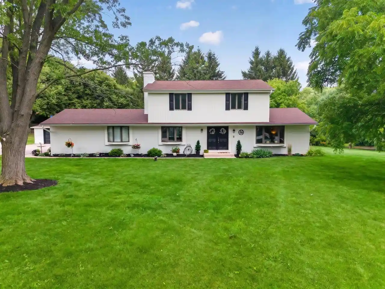 1st image of N8w27232 Woodridge Lane Lane, Waukesha, WI 53188 | MLS# 1975832