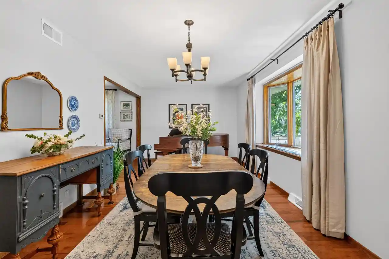 2nd image of N8w27232 Woodridge Lane Lane, Waukesha, WI 53188 | MLS# 1975832