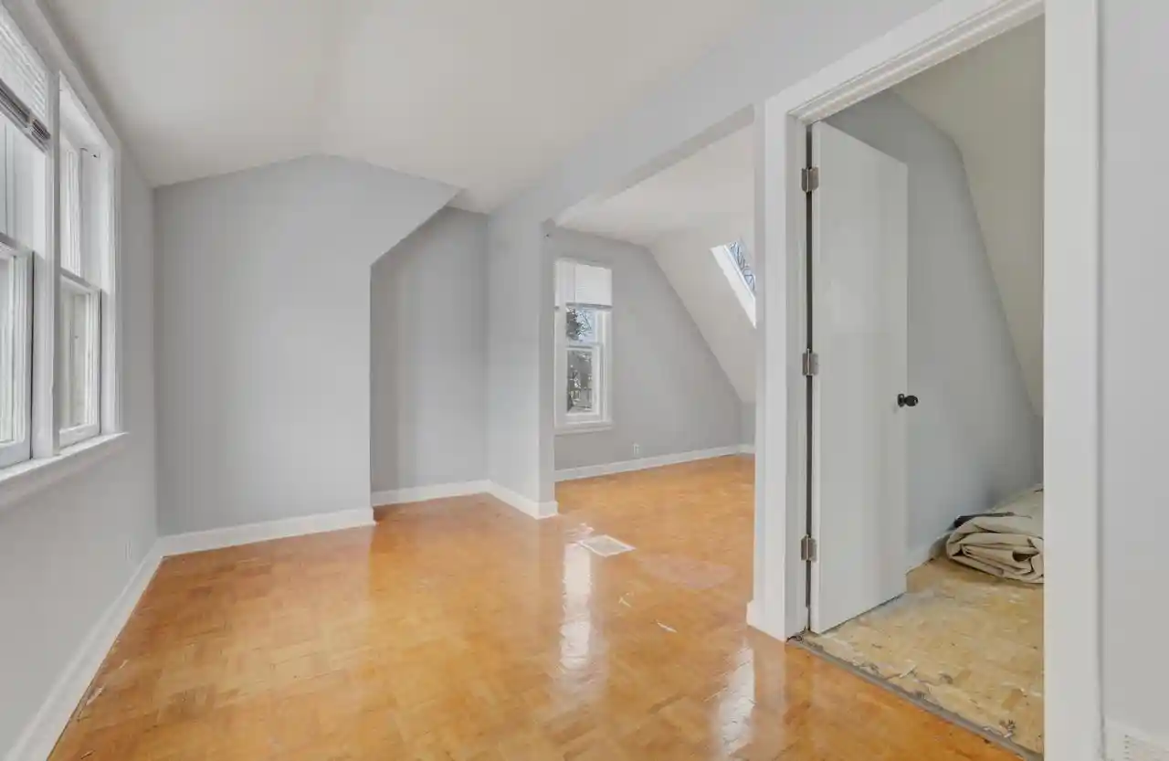 Photo 4 of Single family home for sale at 1125 E Clarke Street Street, Milwaukee, WI 53212 | MLS# 1975834 | Listing updated on 2026-09-29