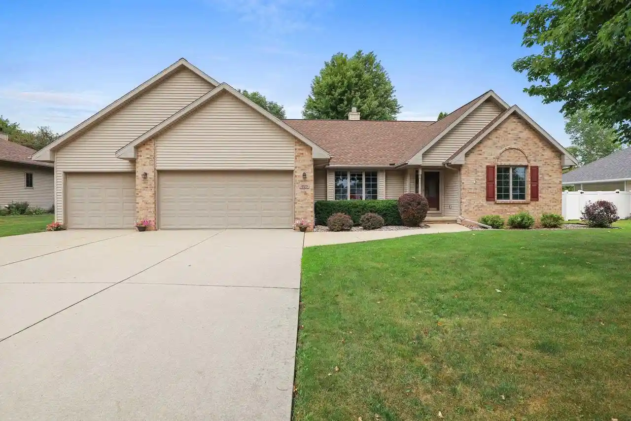 1st image of 1809 Saddlebrook Lane Lane, De Pere, WI 54115 | MLS# 50330887