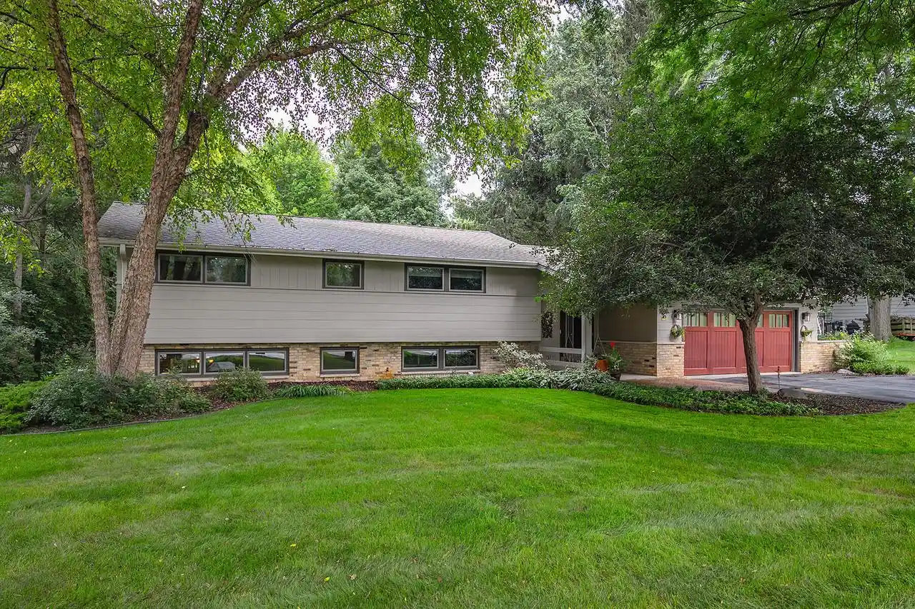 1st image of 1860 Churchview Dr Dr, Brookfield, WI 53005 | MLS# 1975837