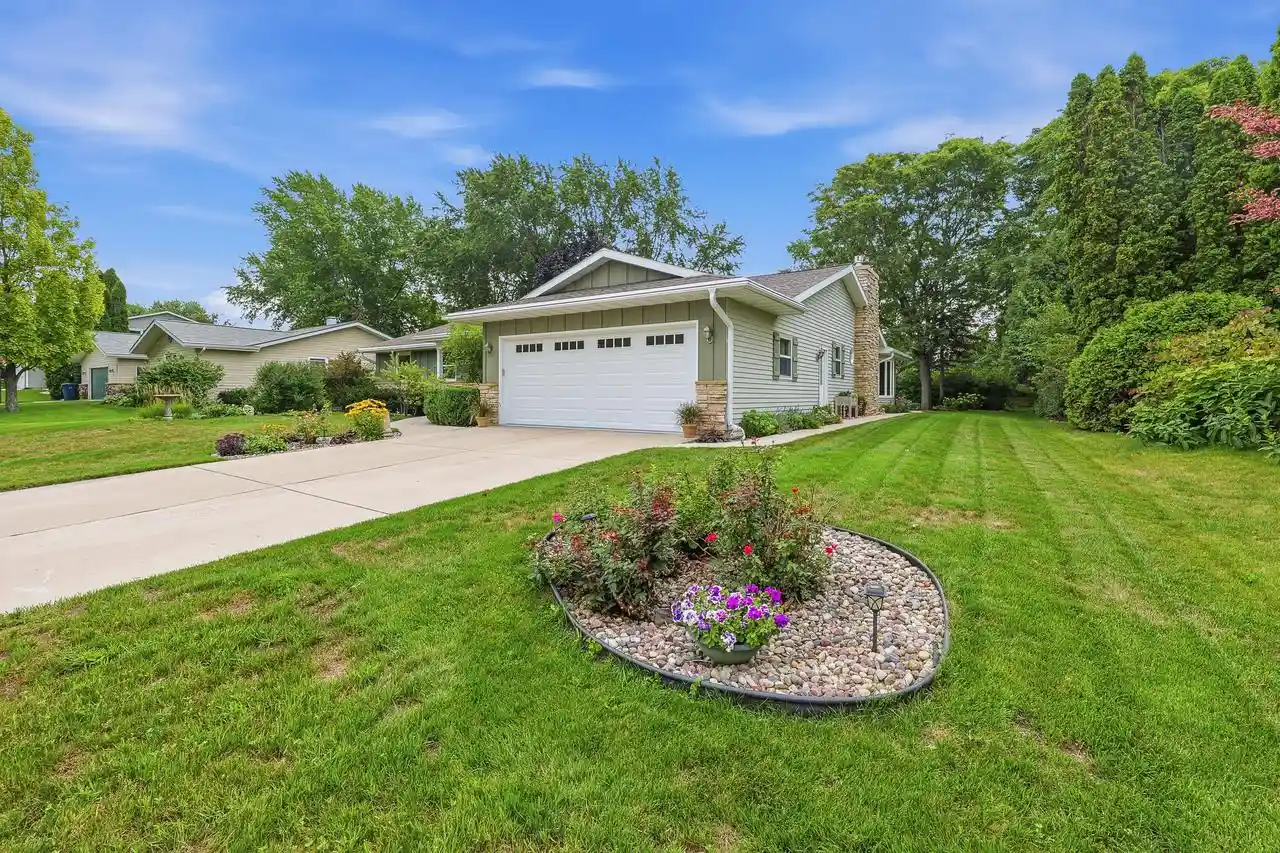 Photo 1 of Single family home for sale at 452 Willsher Dr Dr, Fond Du Lac, WI 54935 | MLS# 1975838 | Listing updated on 2026-08-21