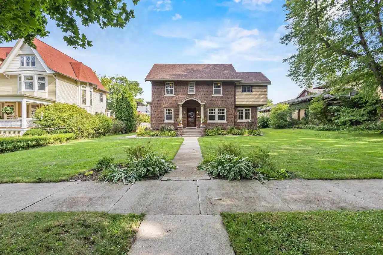 Photo 1 of Single family home for sale at 902 Clyman St, Watertown, WI 53094 | MLS# 1975845 | Listing updated on 2026-09-21